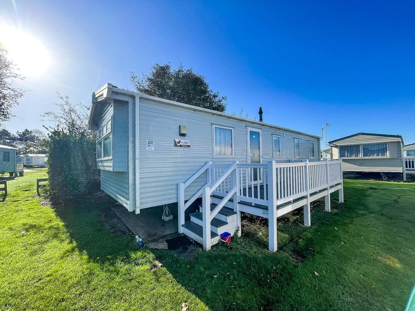 Lovely Caravan With Decking And Outside Furniture At Broadland Sands Ref 20113Bs Hopton on Sea ภายนอก รูปภาพ