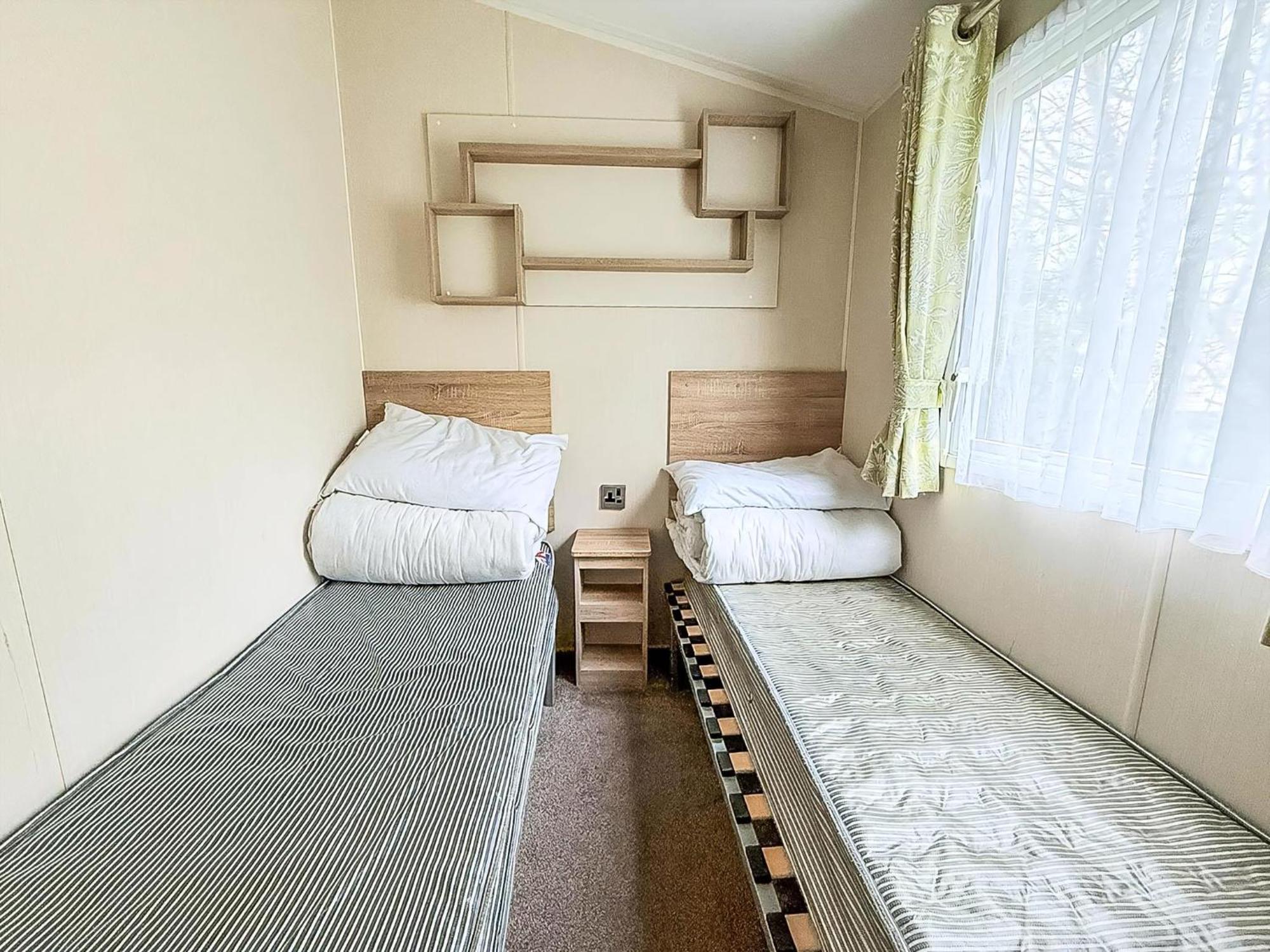 Lovely Caravan With Decking And Outside Furniture At Broadland Sands Ref 20113Bs Hopton on Sea ภายนอก รูปภาพ