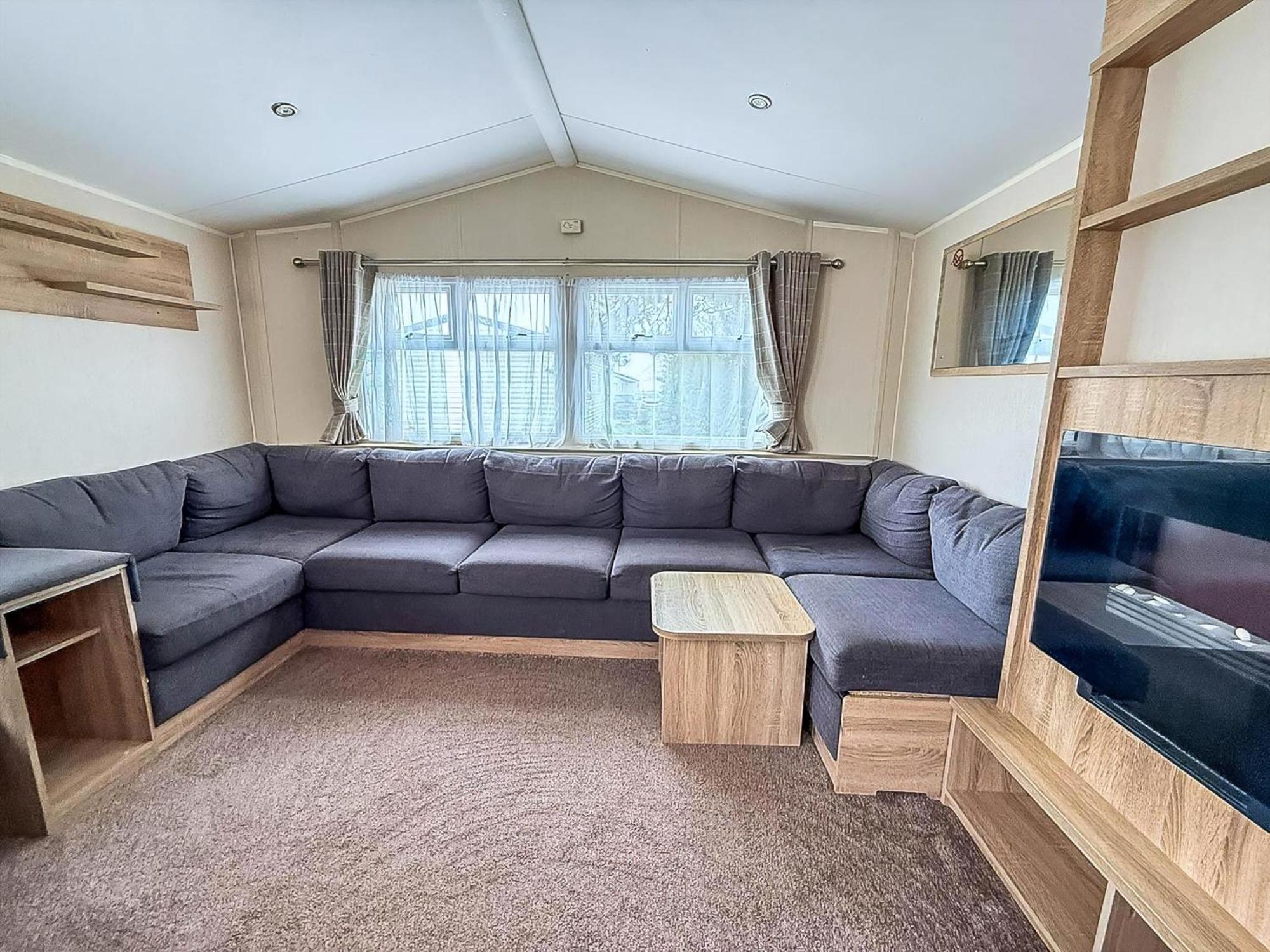 Lovely Caravan With Decking And Outside Furniture At Broadland Sands Ref 20113Bs Hopton on Sea ภายนอก รูปภาพ