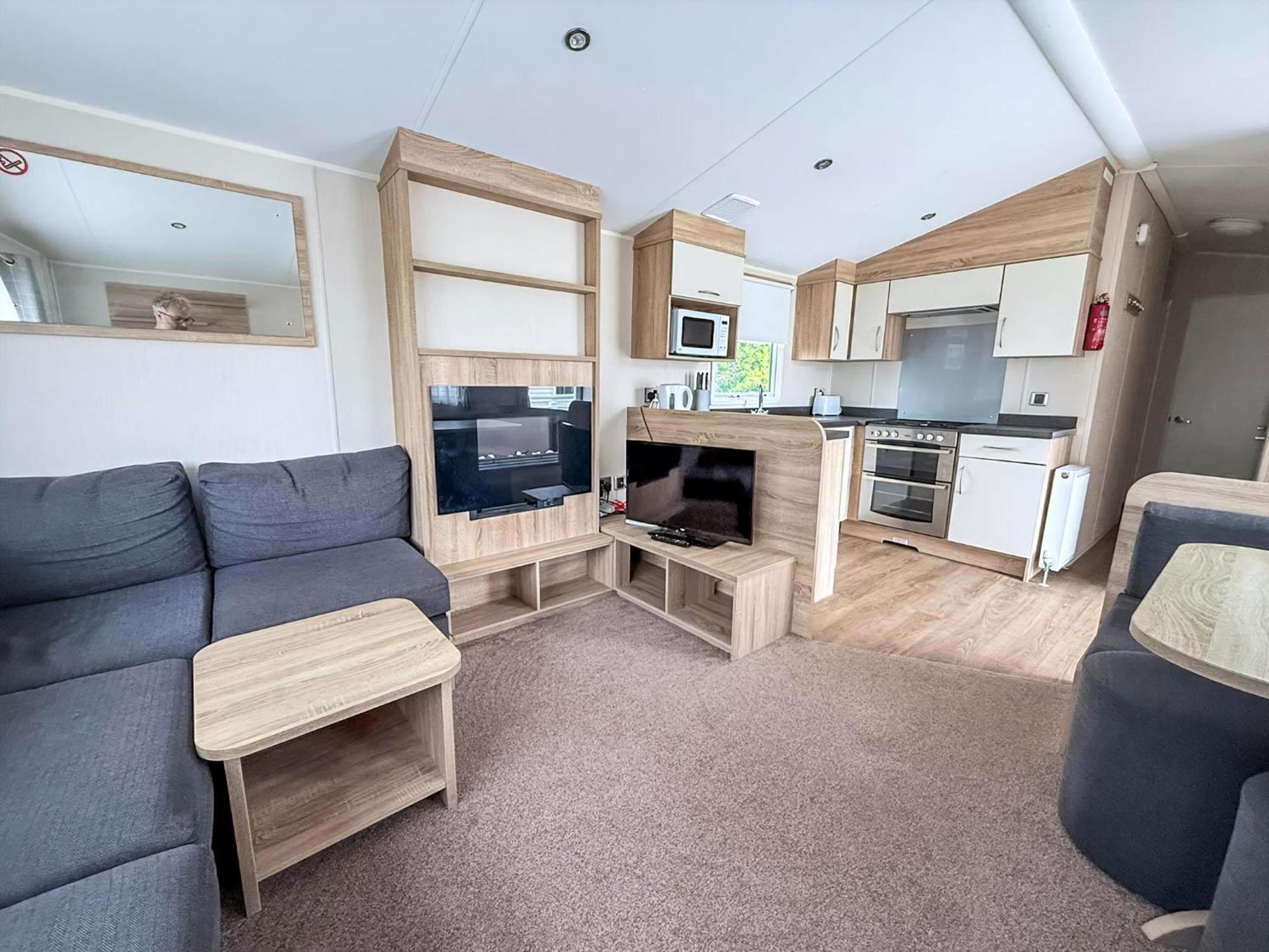 Lovely Caravan With Decking And Outside Furniture At Broadland Sands Ref 20113Bs Hopton on Sea ภายนอก รูปภาพ